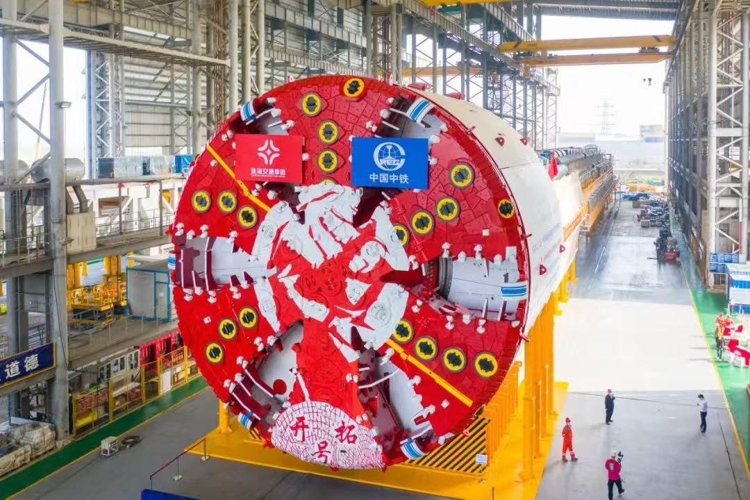 “孿生兄弟”掘進(jìn)大灣區(qū)，“開拓號(hào)”率先穿越成功！